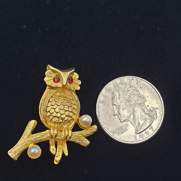 Owl Gold Tone Brooch Bird Branch Faux Pearl Nature Inspired Pin Red Eyes Vintage - Picture 3 of 4